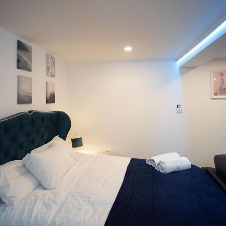 Carter House Apartments.....6 Beds In 3 Bedrooms Leeds  Room photo